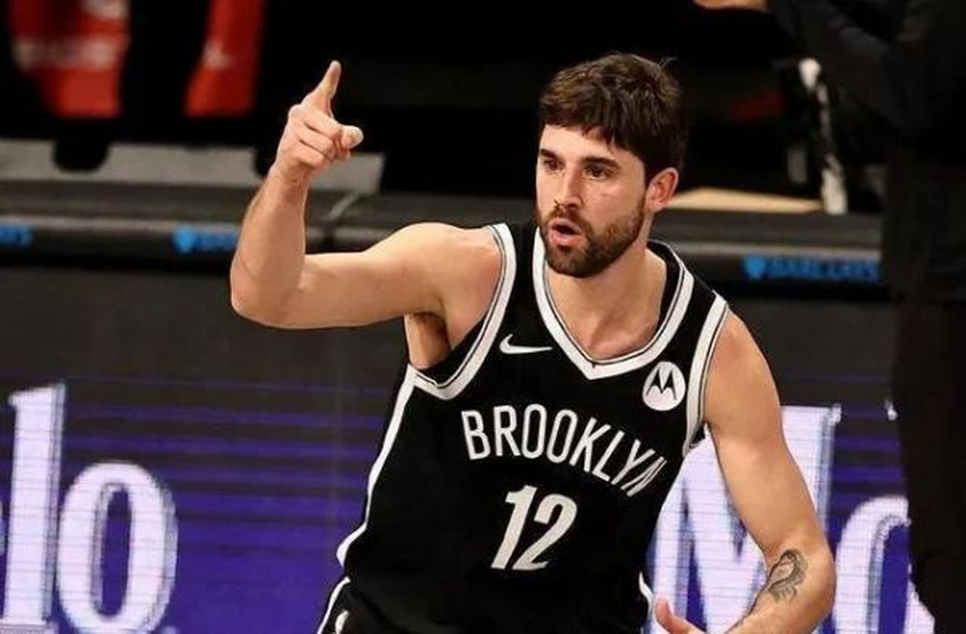 包含清晨葡超焦点战，布鲁克林篮网更衣室发声，目标明确，球探报告显示潜力的词条